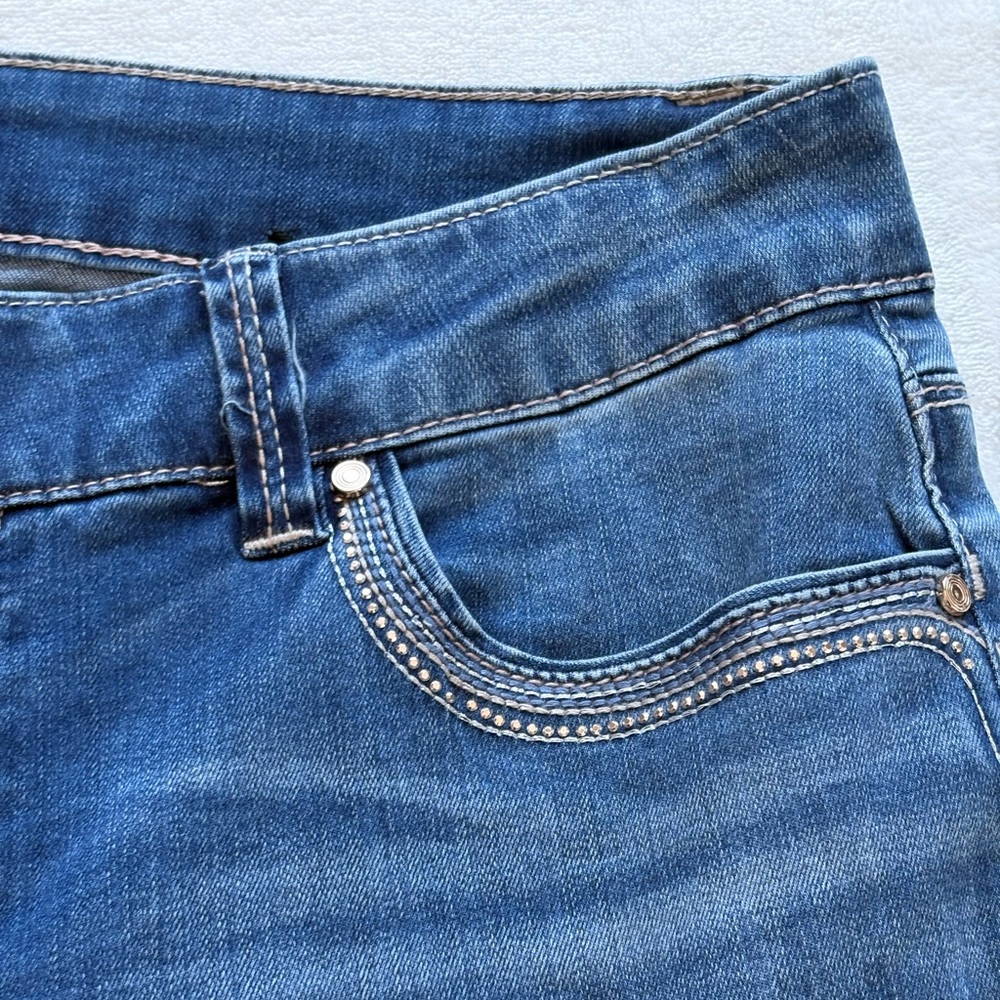 White House Black Market Embellished Jeans - Size 6 - Picture 3 of 15